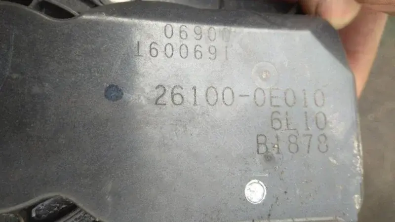 Дроссельная заслонка 261000E010