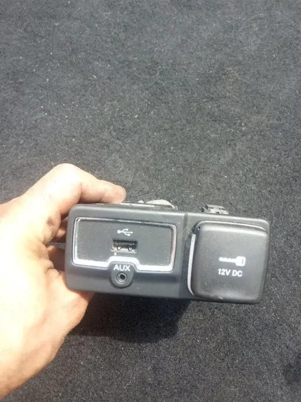 Разъем AUX / USB 57558