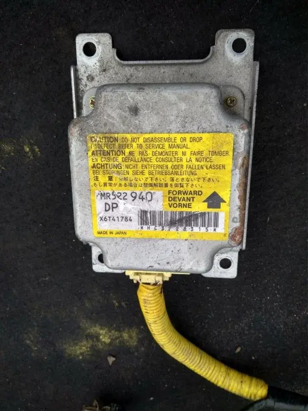 Блок управления подушками безопасности MR522940