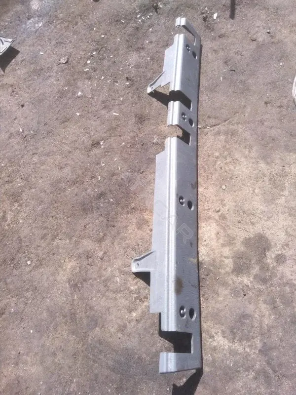 Пластик багажника 64101