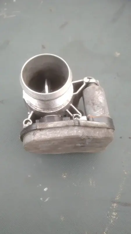 Дроссельная заслонка LR012598