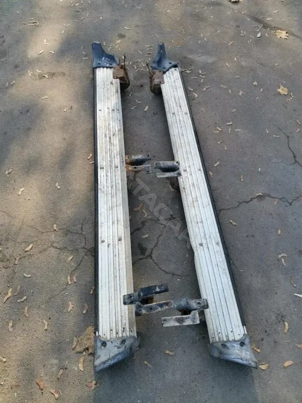 Подножка 961102S700
