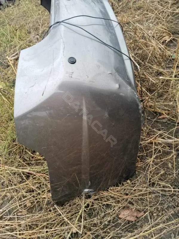 Задний бампер 67138