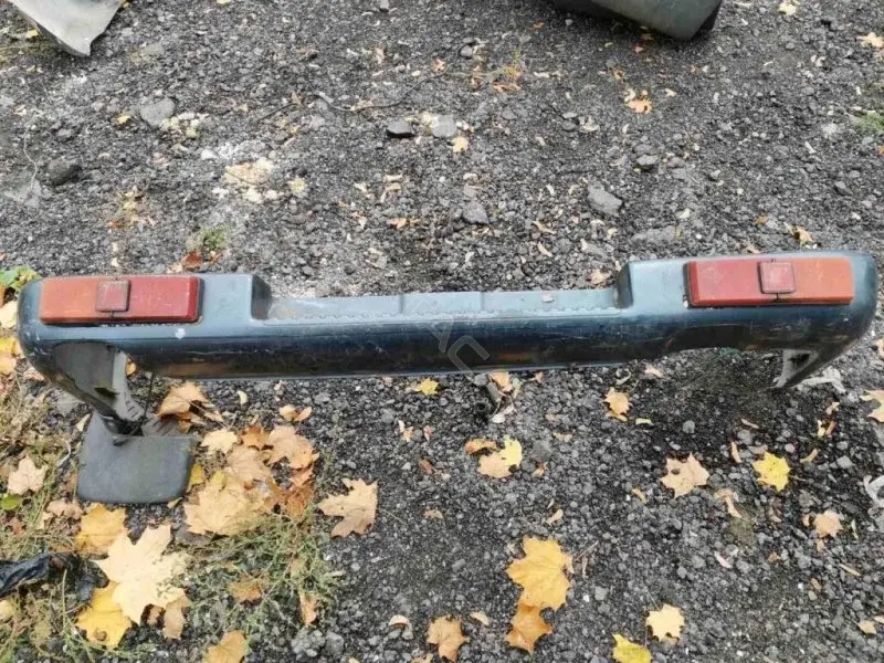 Задний бампер 67147
