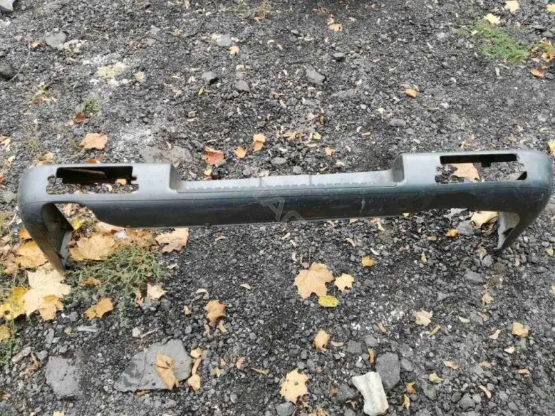 Задний бампер 67150