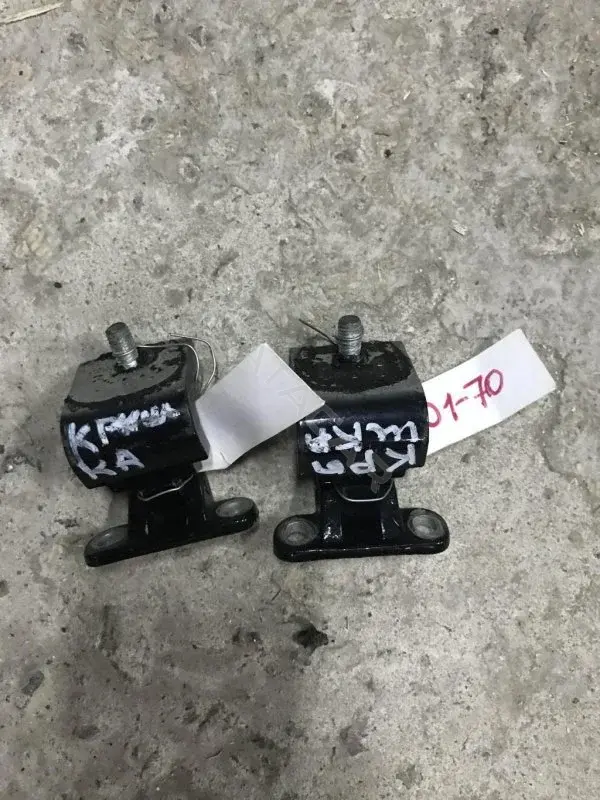 Петля крышки багажника 67667