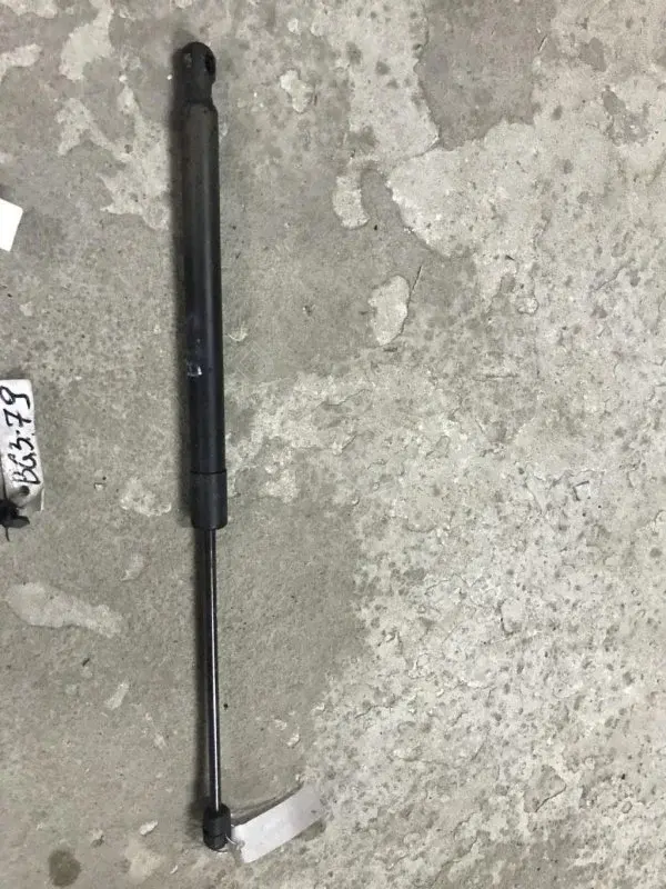 Амортизатор крышки багажника, капота, заднего стекла 67895