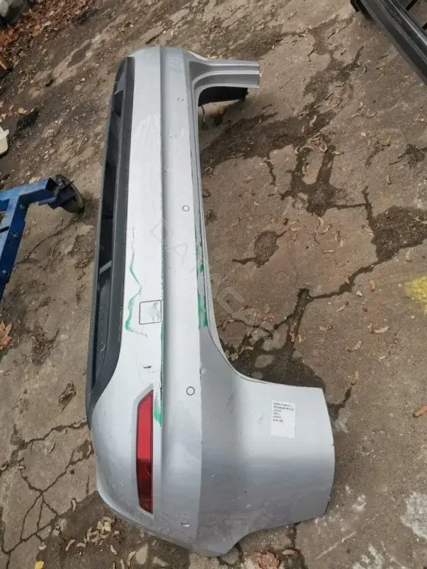 Задний бампер 68609