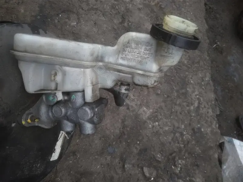 Главный тормозной цилиндр 5175704AA