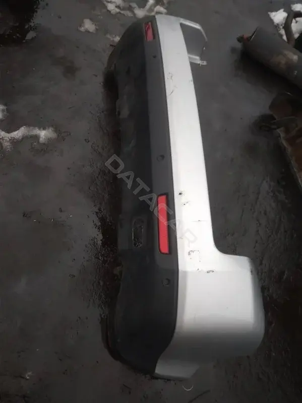 Задний бампер 73764