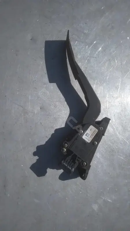 Педаль газа 18002EA000