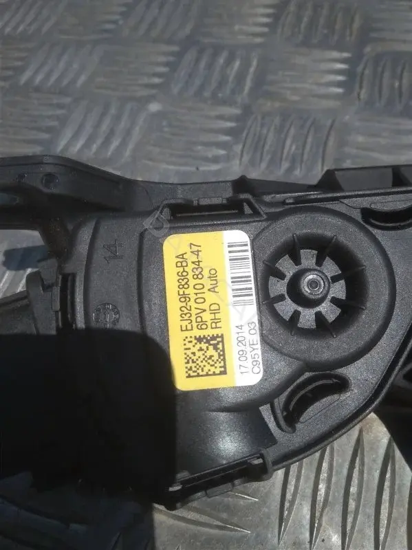 Педаль газа EJ329F836BA
