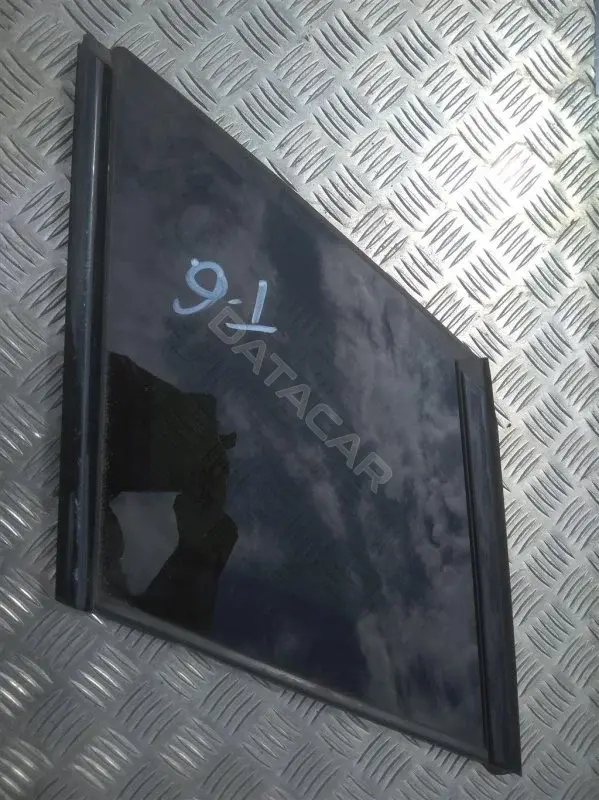 Стекло двери 79675