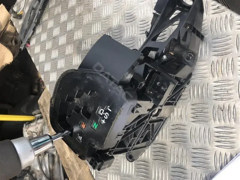 Селектор включения передачи для автоматической КПП 335040C040C0
