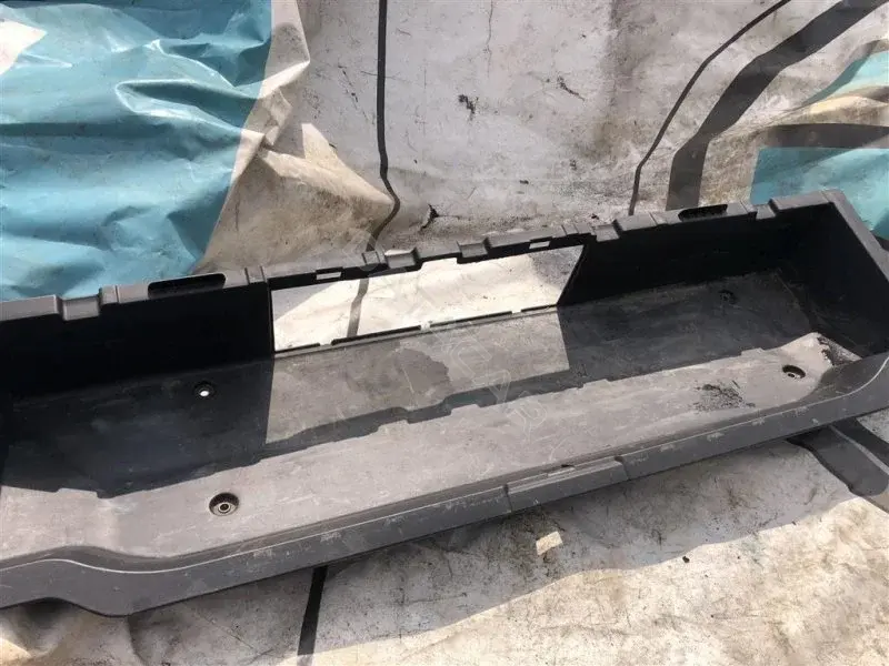 Пластик багажника 81090