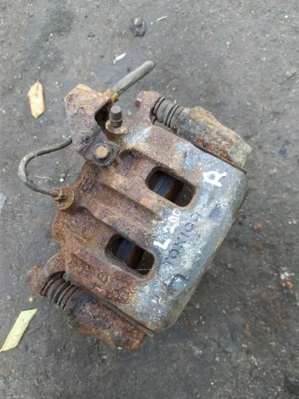 Суппорт тормозной MR977363