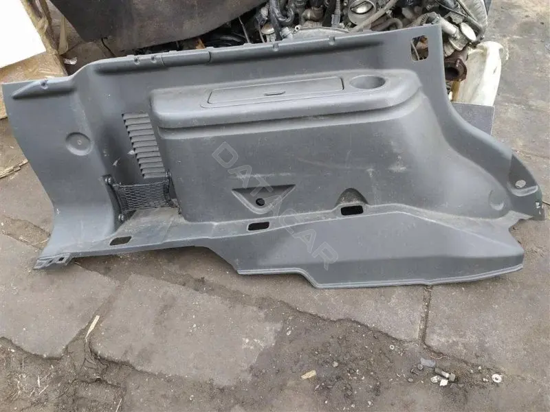 Обшивка багажника 82111