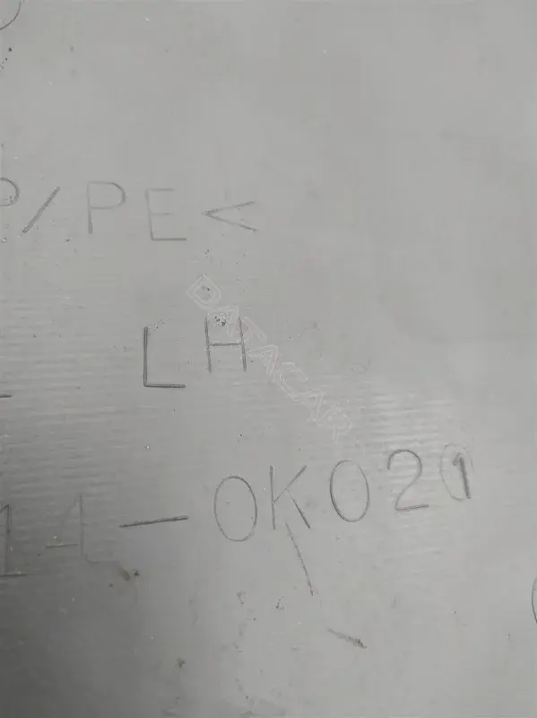 Обшивка стойки центральной 624140K021
