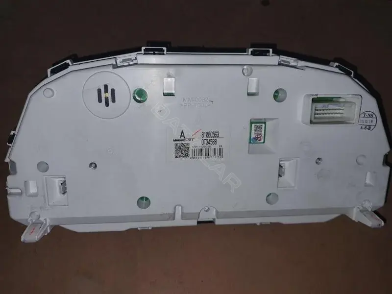 Панель приборов 8100C563