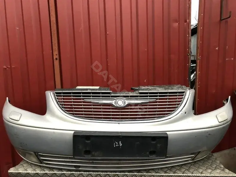 Передний бампер 04857388AA
