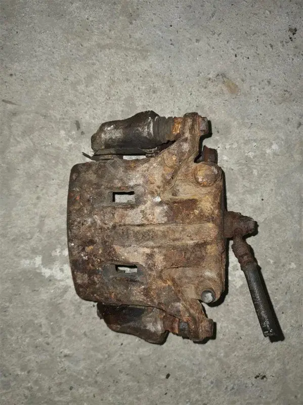 Суппорт тормозной 41001EB32A