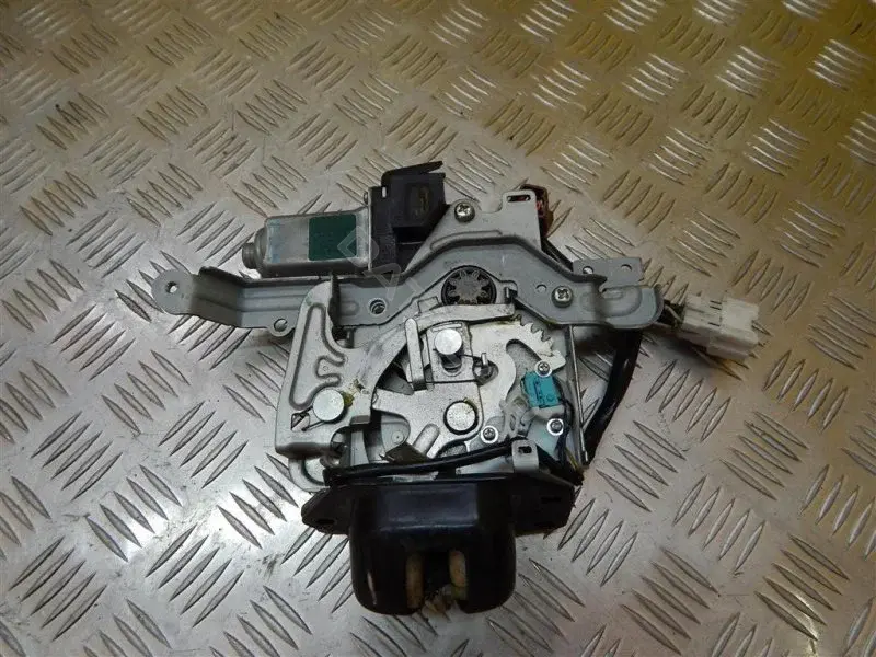 Замок крышки багажника 905001CA0B