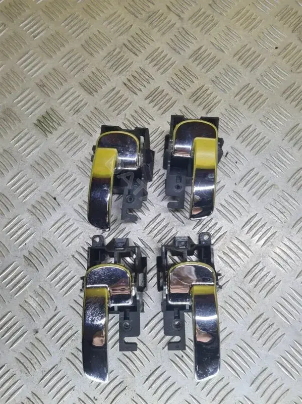 Ручка двери 80670EB32B