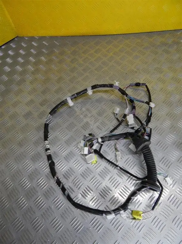 Проводка двери 82151KKR00