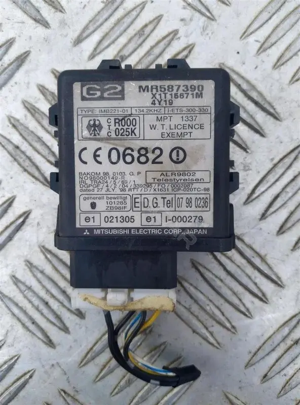 Иммобилайзер MR587390