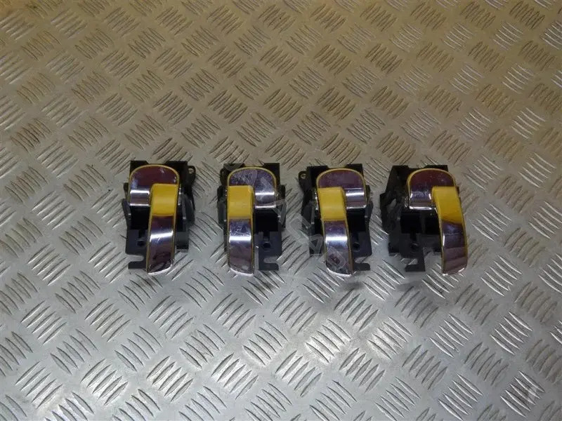Ручка двери 80670EB32B