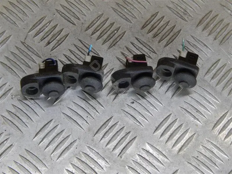 Концевик двери 25360AD000