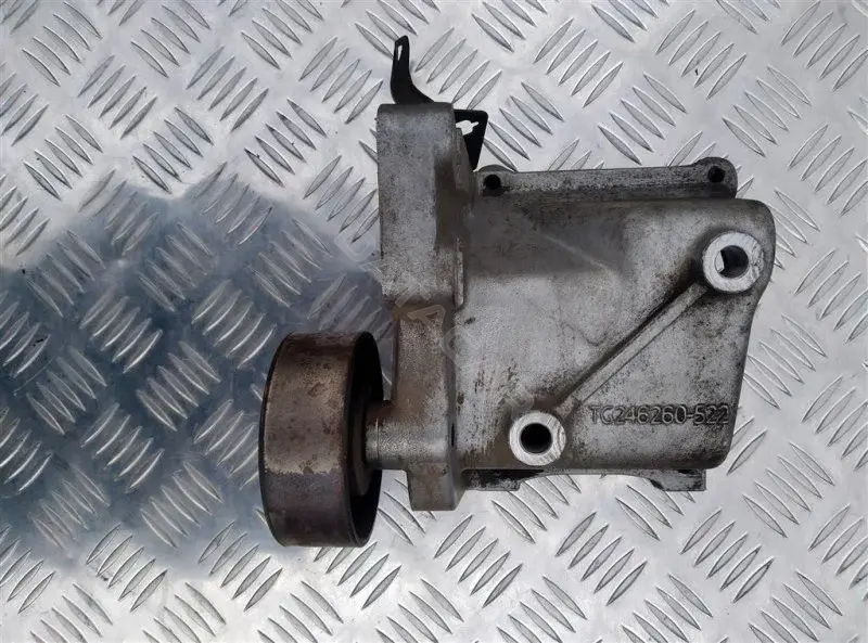 Кронштейн компрессора кондиционера TG246260522