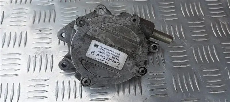 Вакуумный насос A6422300065
