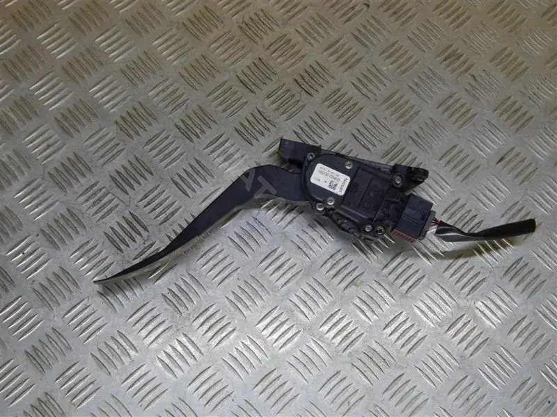 Педаль газа 18002EB400