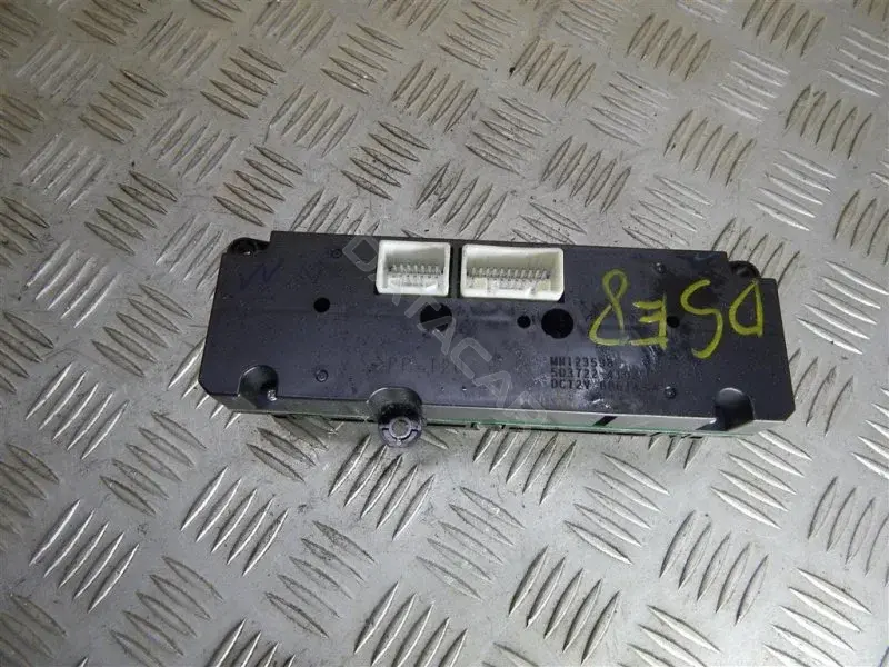 Блок управления климат-контролем MN123598