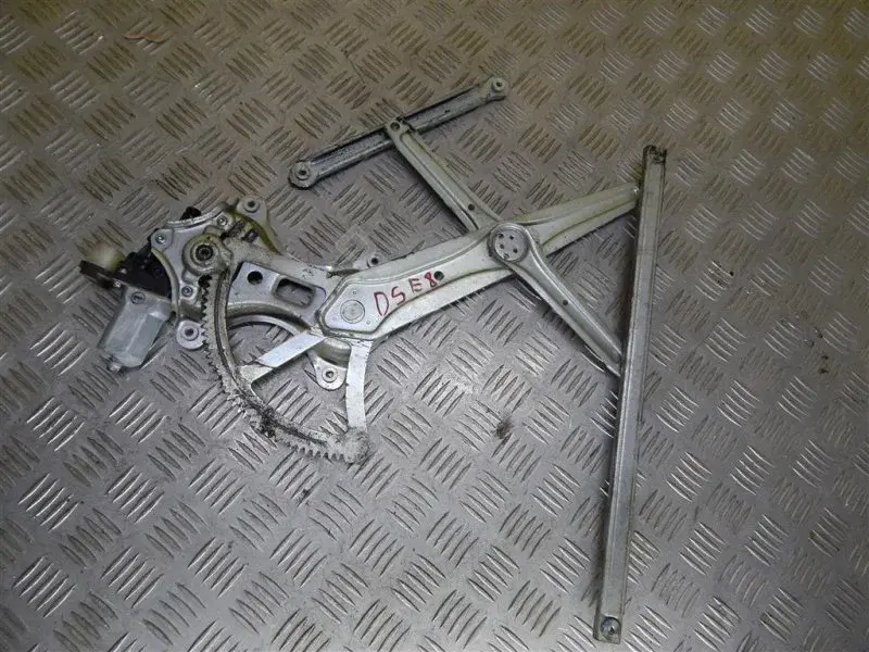 Стеклоподъемник MN182354