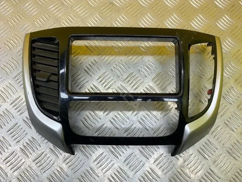 Рамка под магнитолу 115833