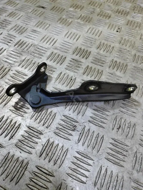 Петля капота MR473529