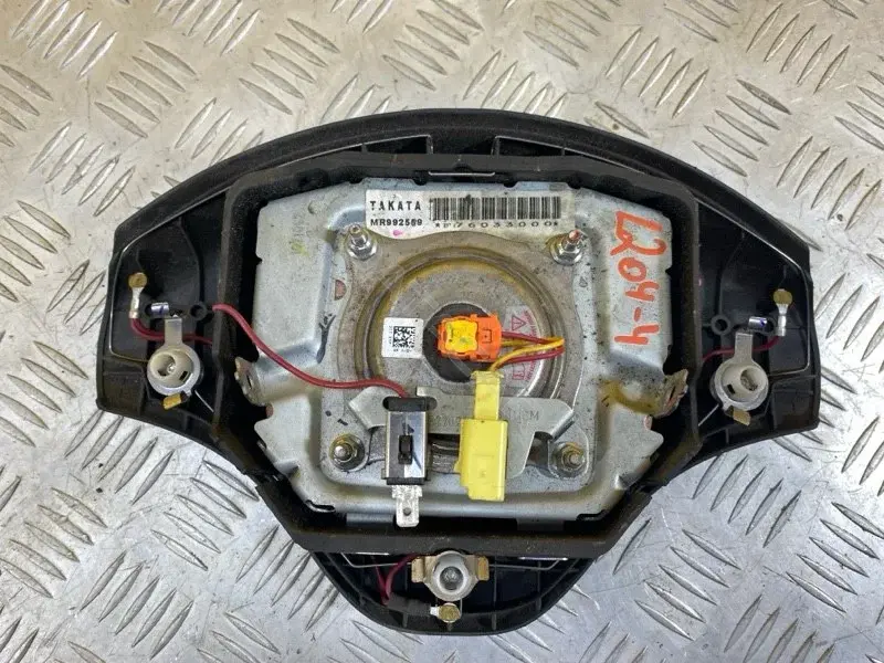 Подушка безопасности MR992559