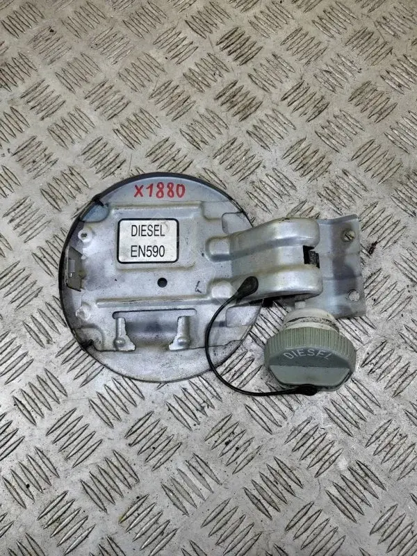Крышка лючка топливного бака 5940A031
