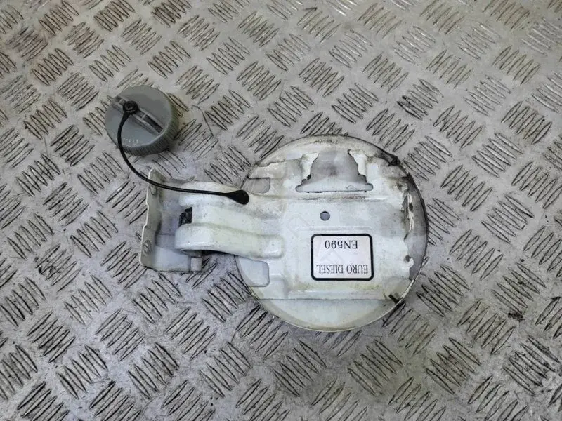 Крышка лючка топливного бака 5940A031