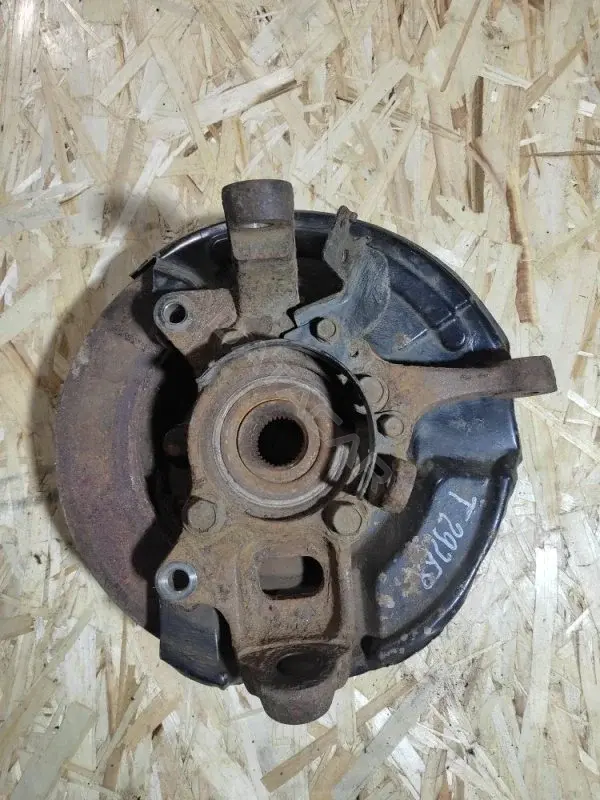 Поворотный кулак 3870A109