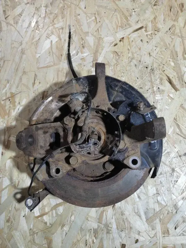Поворотный кулак 3870A110