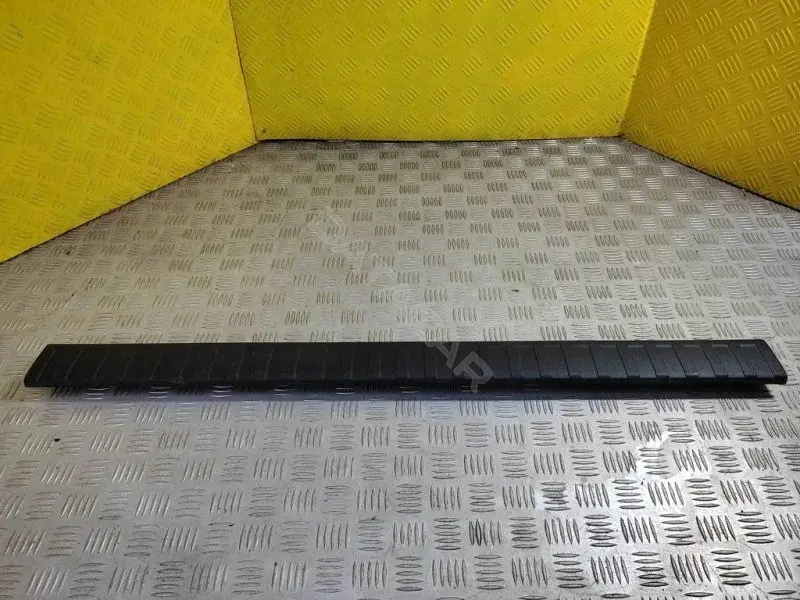 Обшивка багажника 5857460120