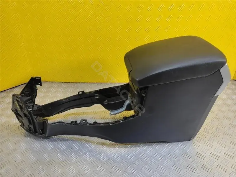Консоль салона (кулисная часть) 5891060230C0