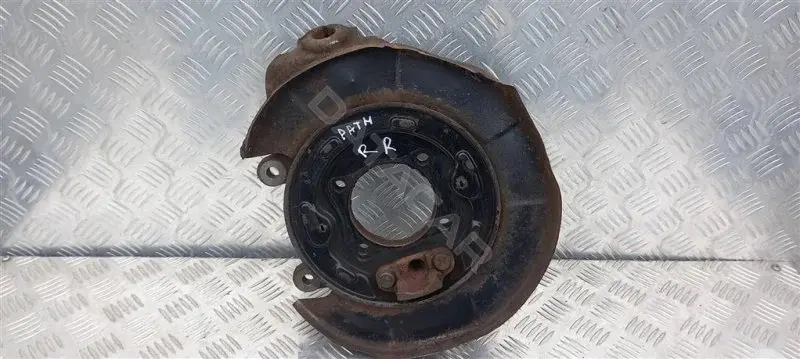 Поворотный кулак 43018EB300