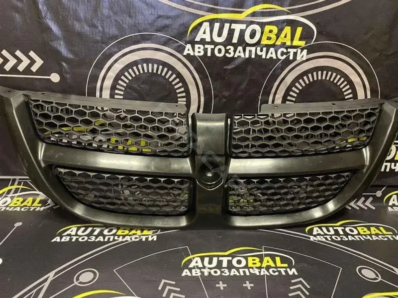 Решетка радиатора 04857296AA