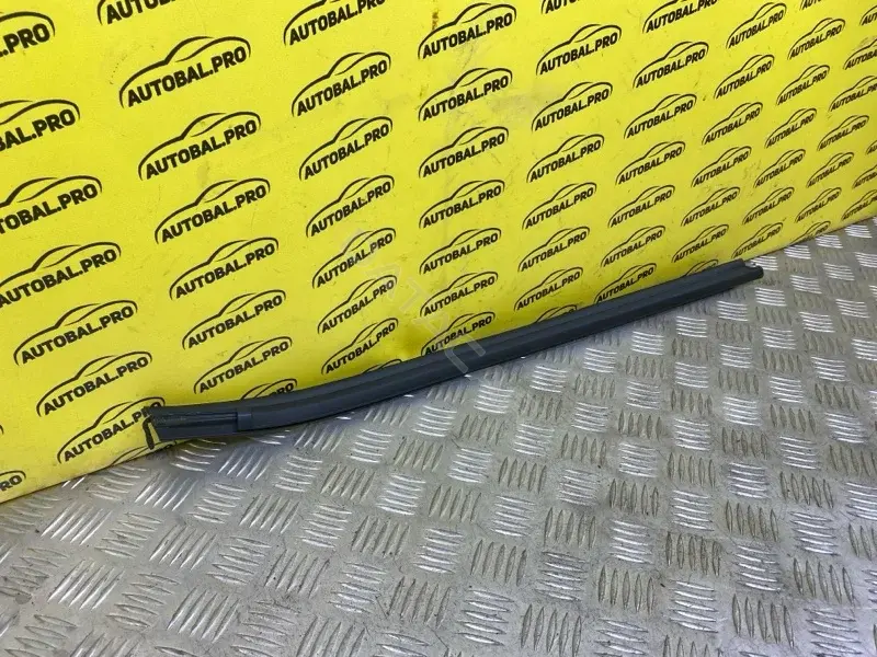 Молдинг стекла 681630K010
