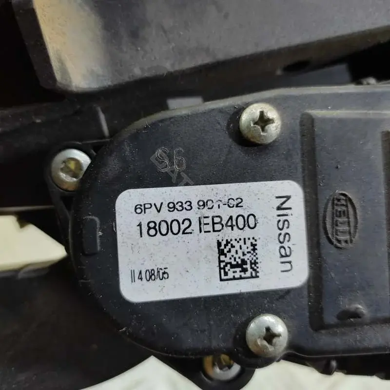 Педаль газа 18002EB400