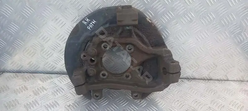 Поворотный кулак 43018EB300